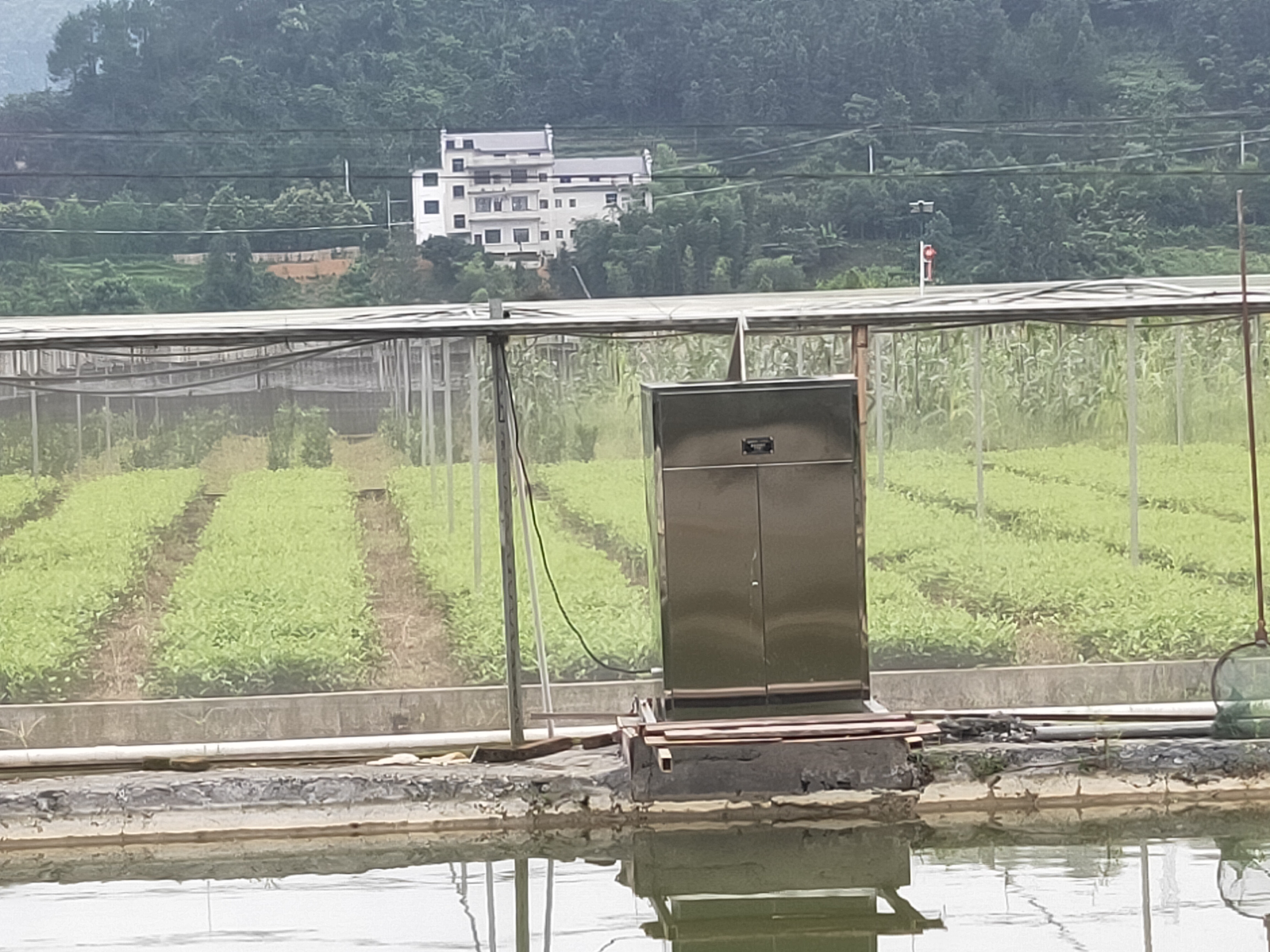 云飞高空测报灯